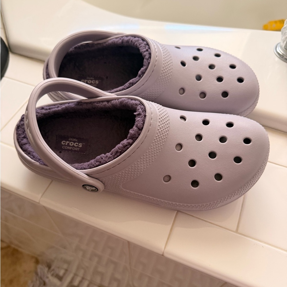 CROCS Adult lined Lavender Crocs